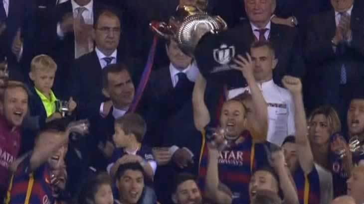 a casa con la copa