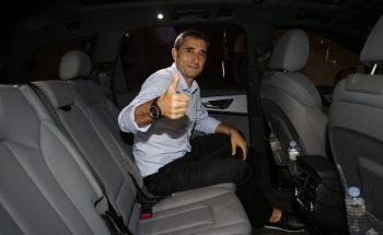 Valverde camino al Camp Nou