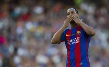 La magia de Ronaldinho con los Barça Legends