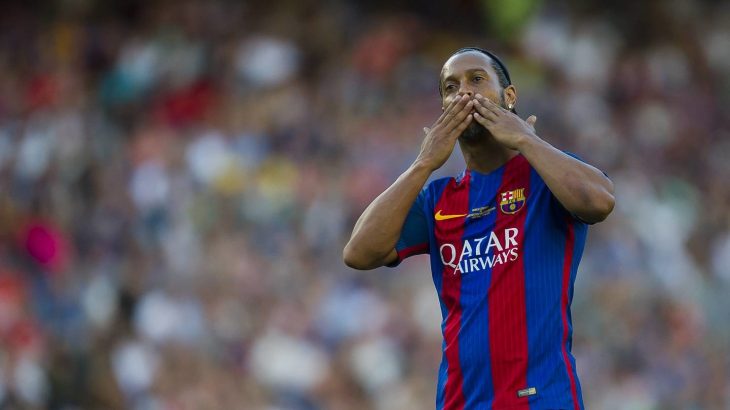 La magia de Ronaldinho con los Barça Legends